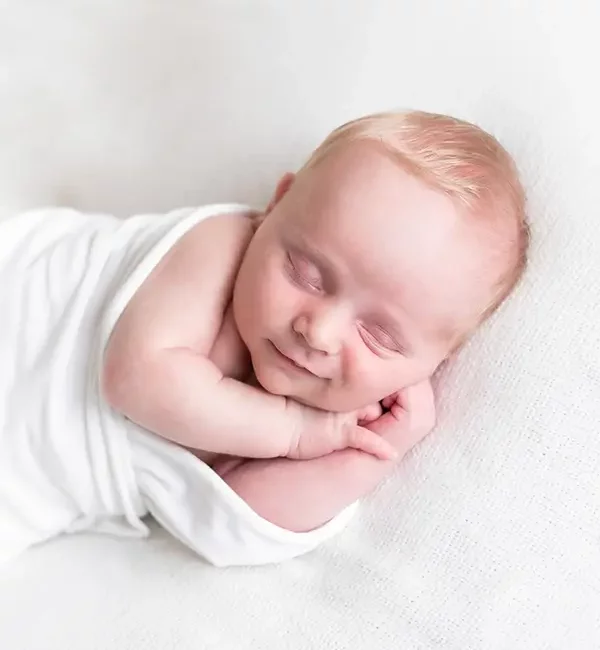newborn-fotoshoot-gelukkig-gezichtje-randa-fotografie